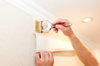 Pose de papier peint à Ségos — revêtements muraux et toiles de verre